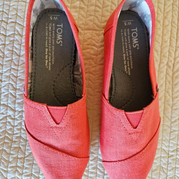 TOMS Red Canvas Women’s Size 5 Shoes - NWOT - Picture 9 of 13
